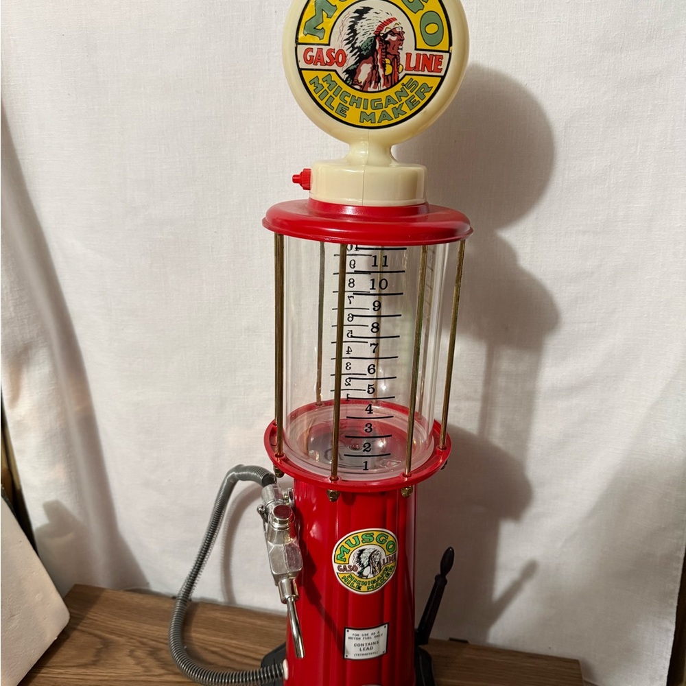 Musgo gas pump dispenser
